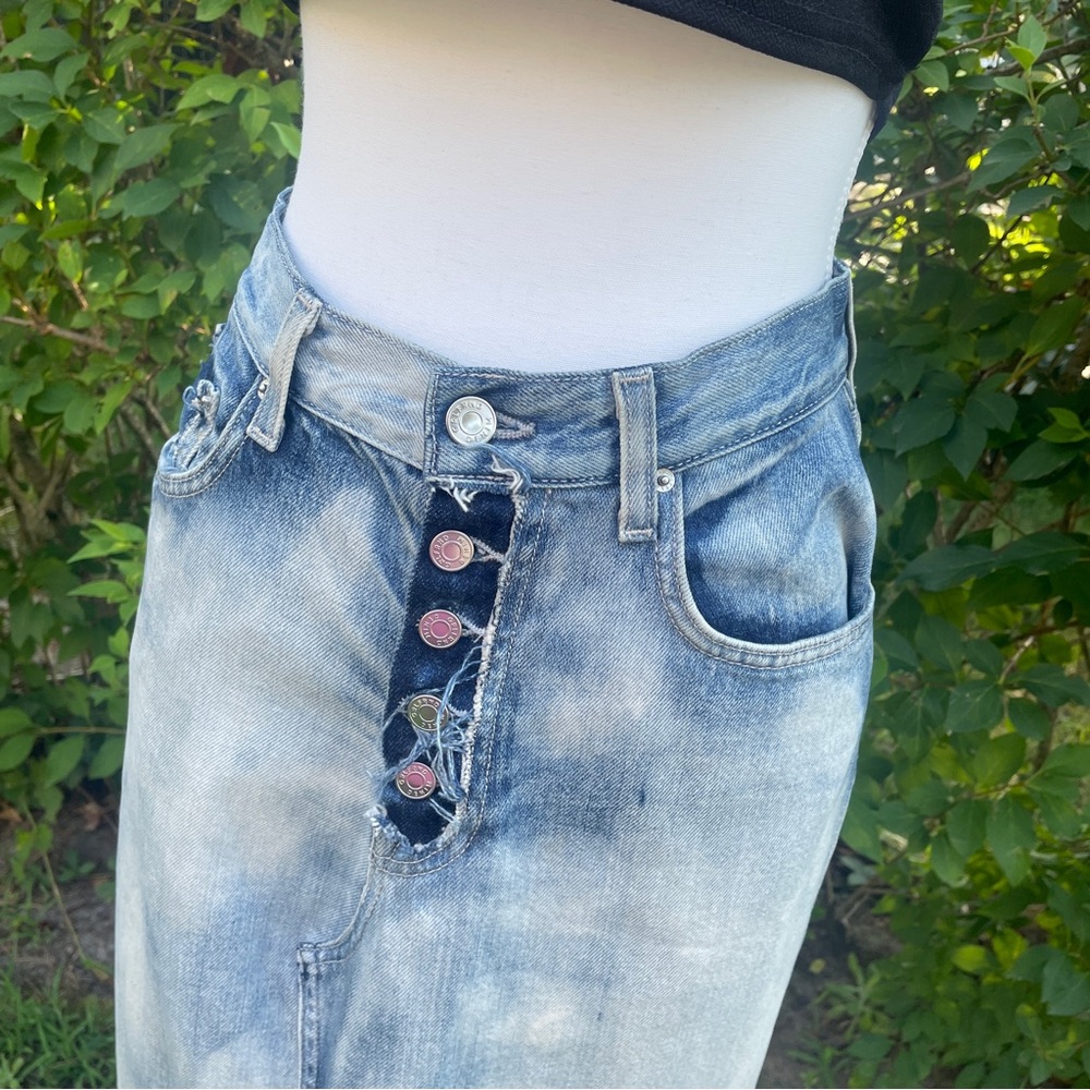 GRLFRND Bianca Reconstructed Split Hem Maxi Jean Skirt in Marble Hill - Picture 6 of 16